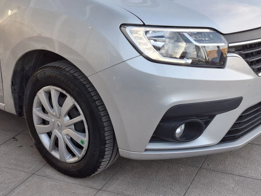 Renault Symbol 1.6 Zen 4x2 Mt 4p año 2022