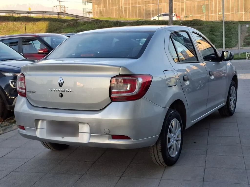 Renault Symbol 1.6 Zen 4x2 Mt 4p año 2022