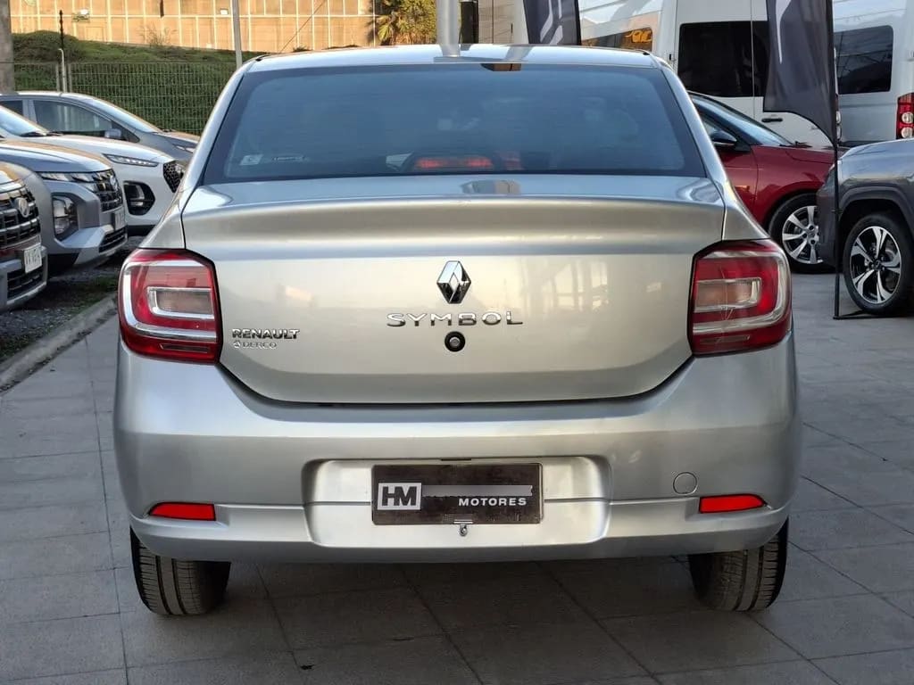Renault Symbol 1.6 Zen 4x2 Mt 4p año 2022