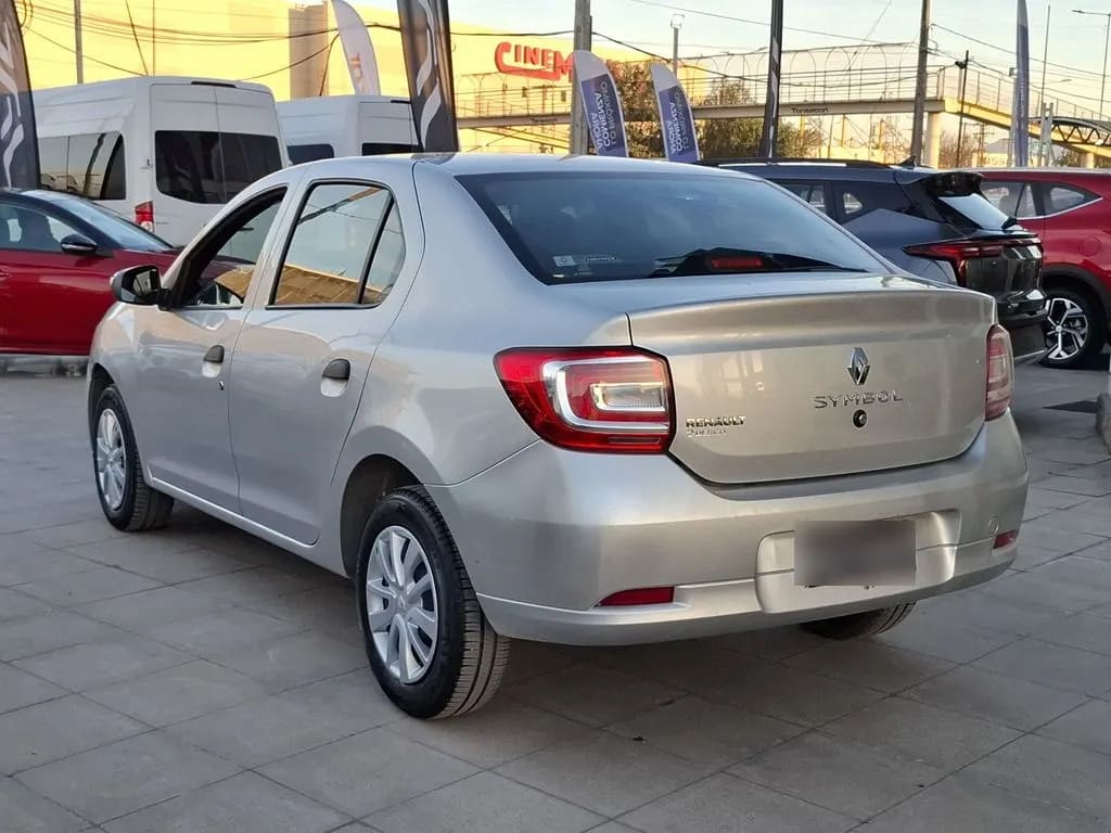 Renault Symbol 1.6 Zen 4x2 Mt 4p año 2022