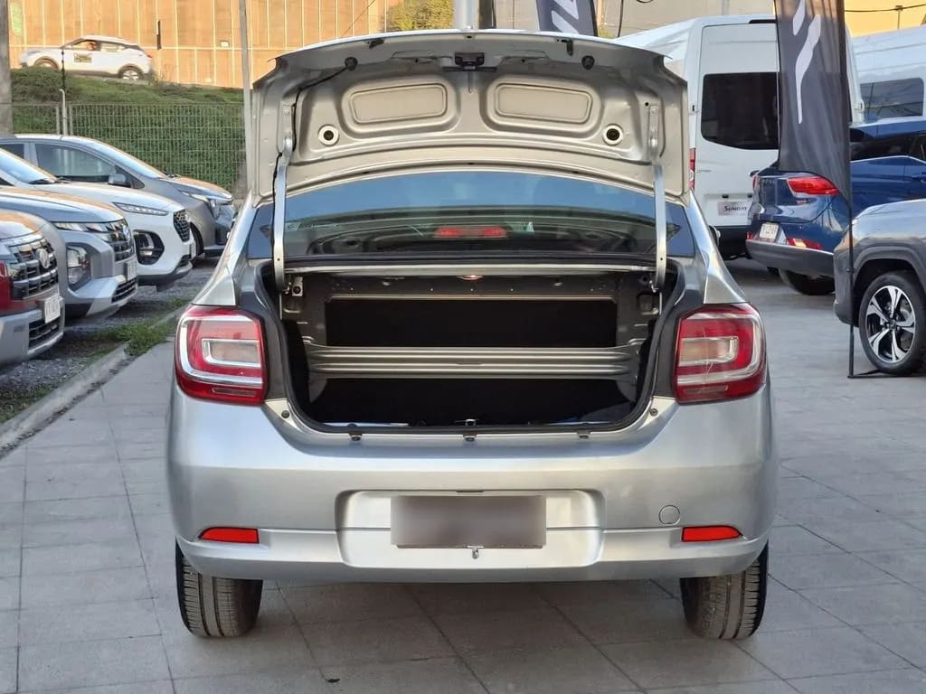 Renault Symbol 1.6 Zen 4x2 Mt 4p año 2022