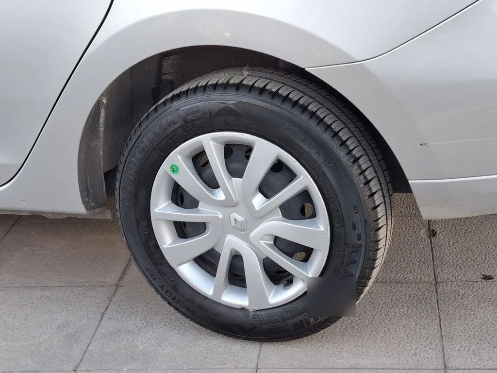 Renault Symbol 1.6 Zen 4x2 Mt 4p año 2022