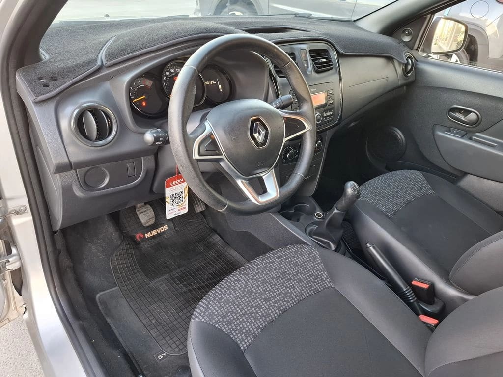 Renault Symbol 1.6 Zen 4x2 Mt 4p año 2022