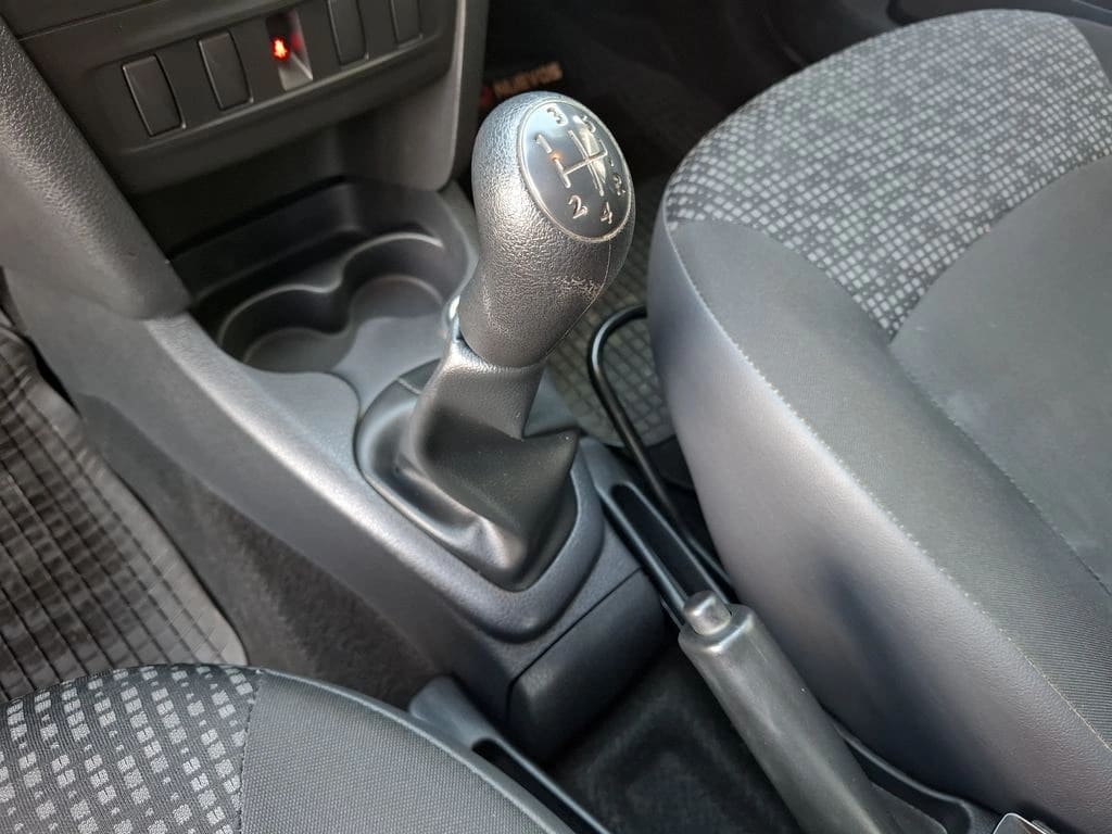 Renault Symbol 1.6 Zen 4x2 Mt 4p año 2022