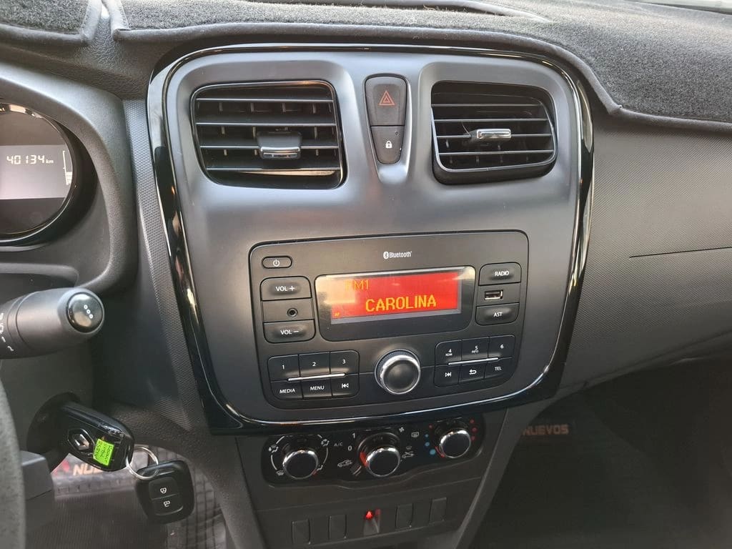Renault Symbol 1.6 Zen 4x2 Mt 4p año 2022