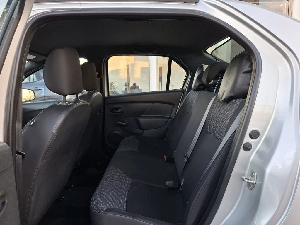 Renault Symbol 1.6 Zen 4x2 Mt 4p año 2022