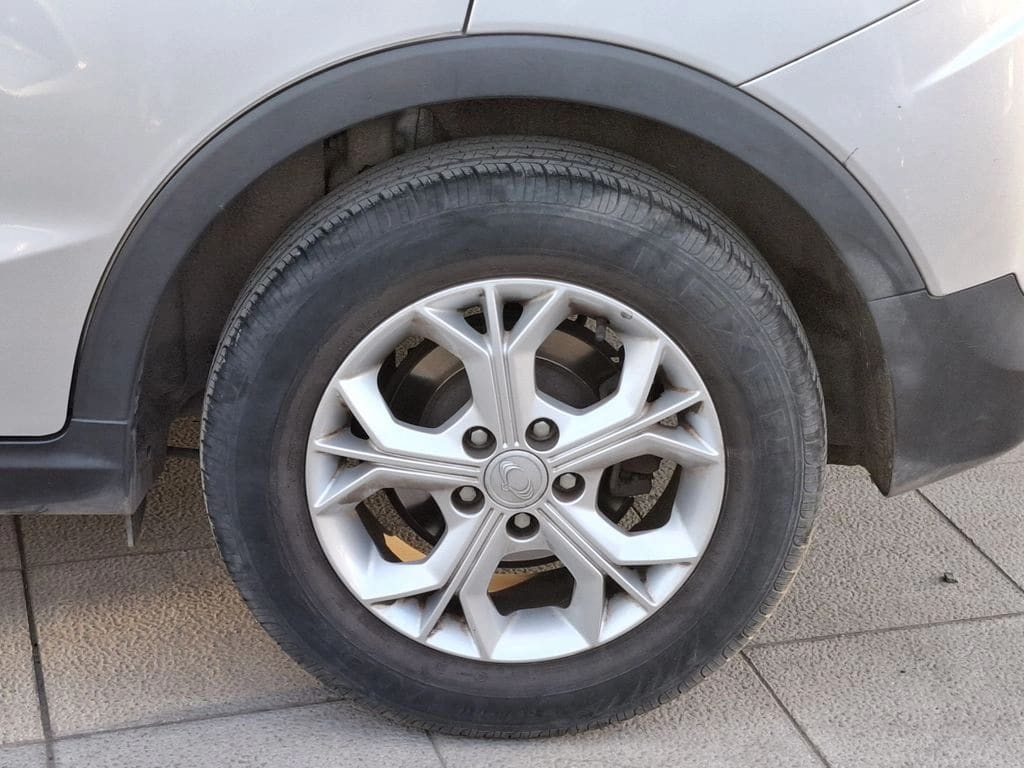 Ssangyong Tivoli Lx 1.6 año 2021