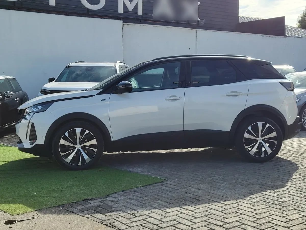 PEUGEOT 3008 1.6 Gt Black Pack Puretech Eat8 At año 2025