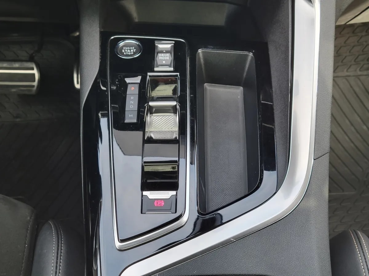 PEUGEOT 3008 1.6 Gt Black Pack Puretech Eat8 At año 2025