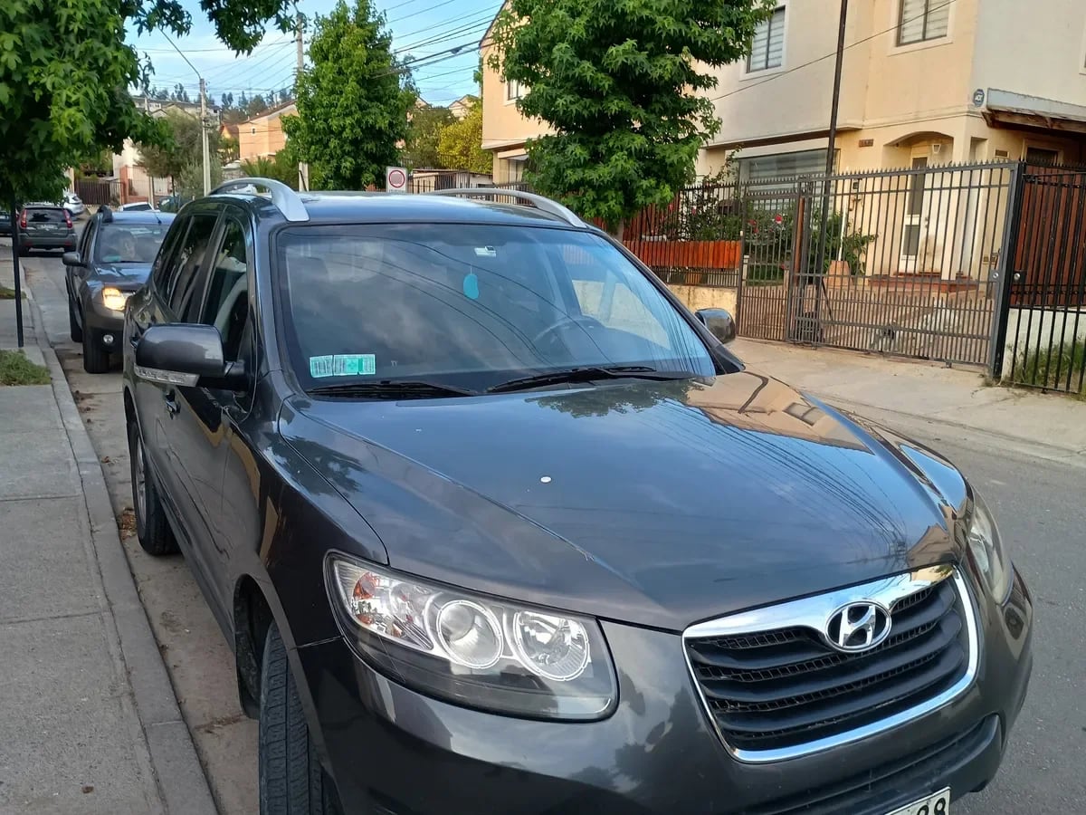 HYUNDAI SANTA FE 2.4 Gl 2wd Mt año 2010