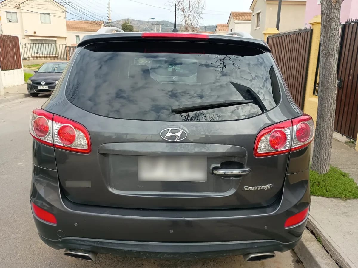 HYUNDAI SANTA FE 2.4 Gl 2wd Mt año 2010