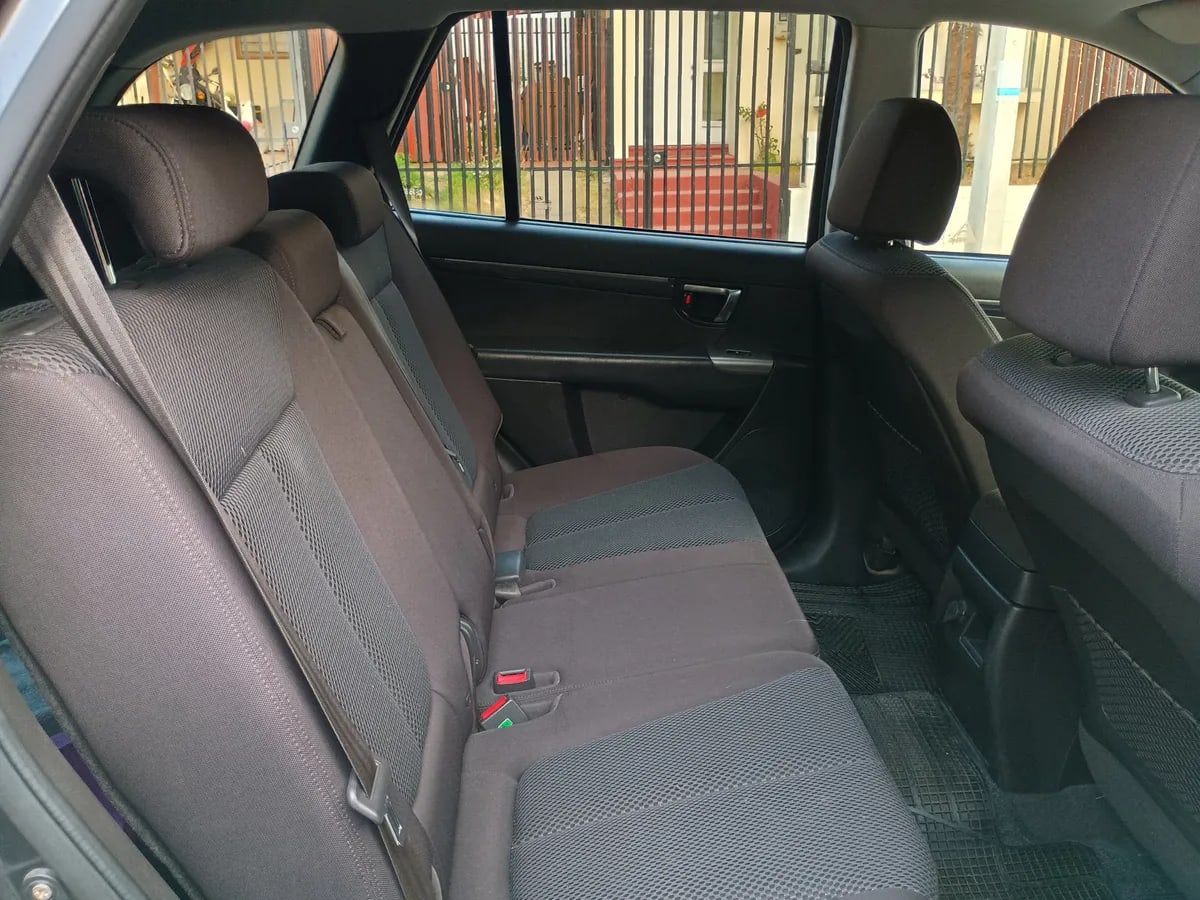 HYUNDAI SANTA FE 2.4 Gl 2wd Mt año 2010