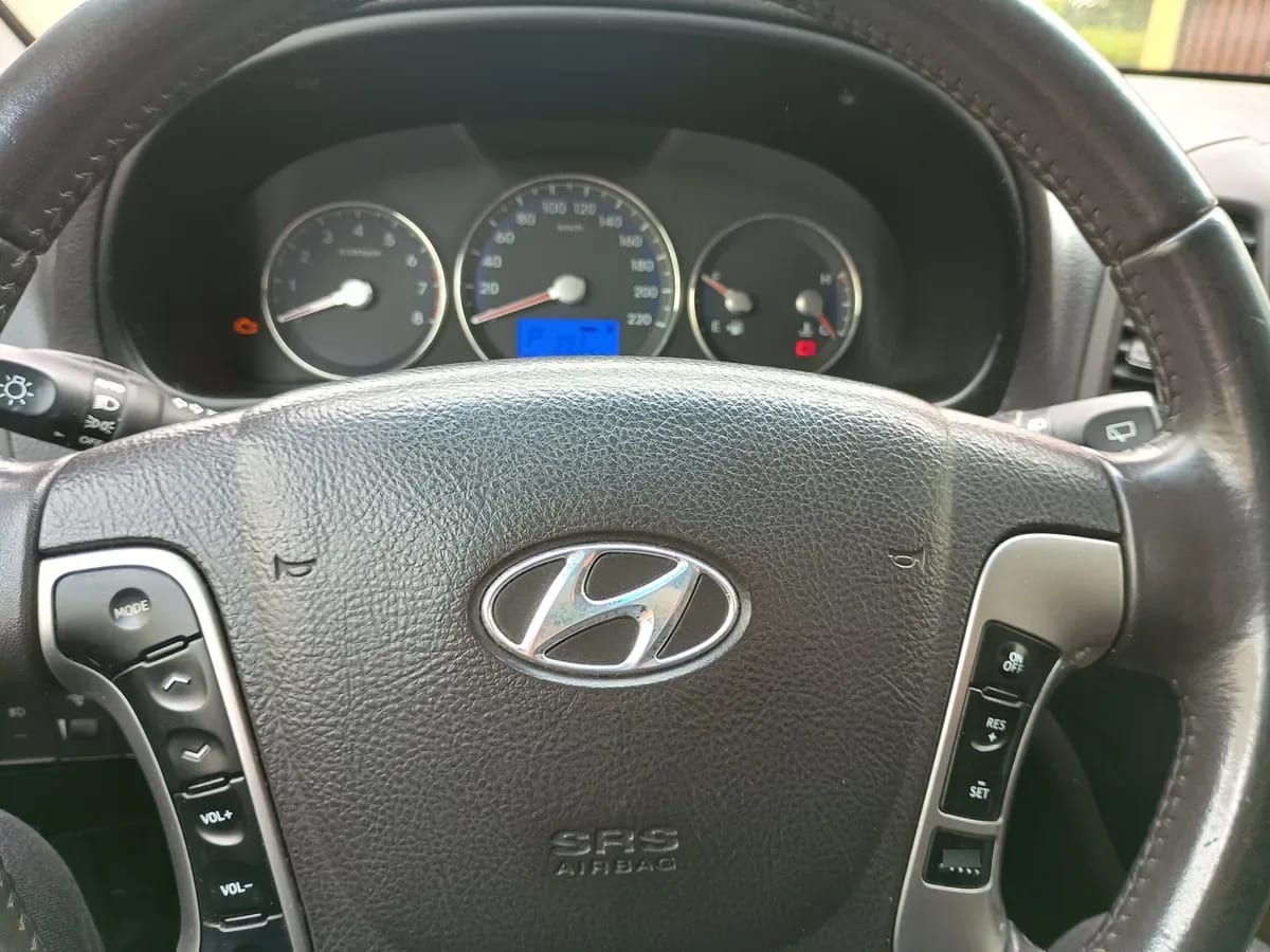 HYUNDAI SANTA FE 2.4 Gl 2wd Mt año 2010