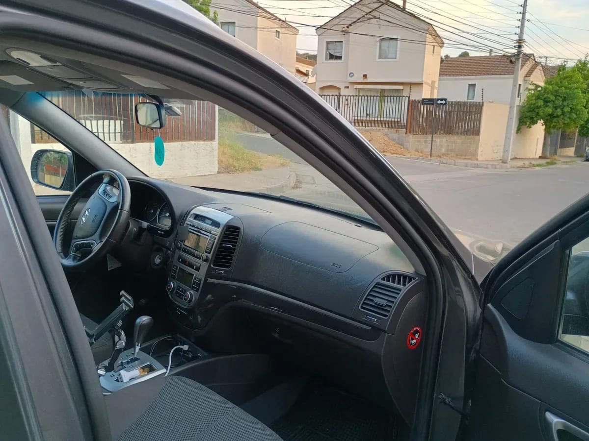 HYUNDAI SANTA FE 2.4 Gl 2wd Mt año 2010