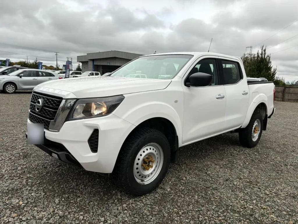 Nissan Navara D Cab Mt Se 4x4 2.3 año 2022