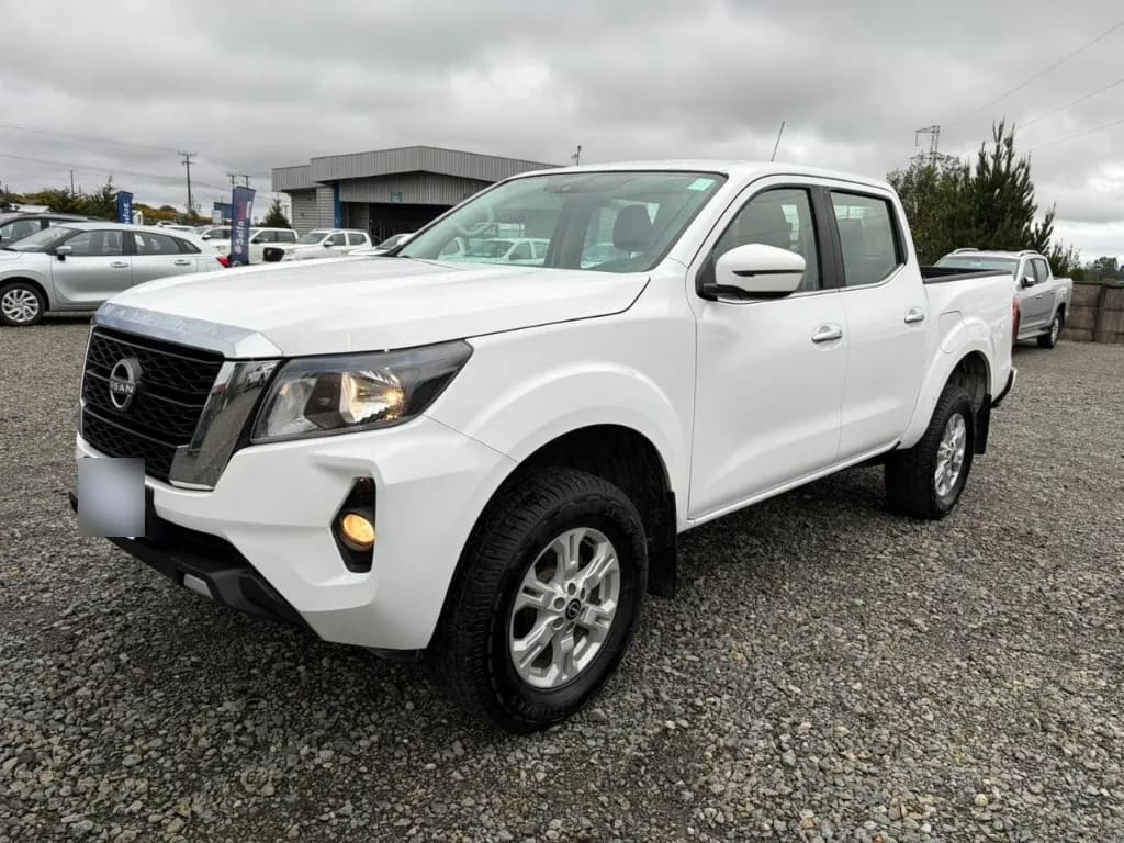 Nissan Navara D Cab Mt Xe 4x4 2.3 año 2023