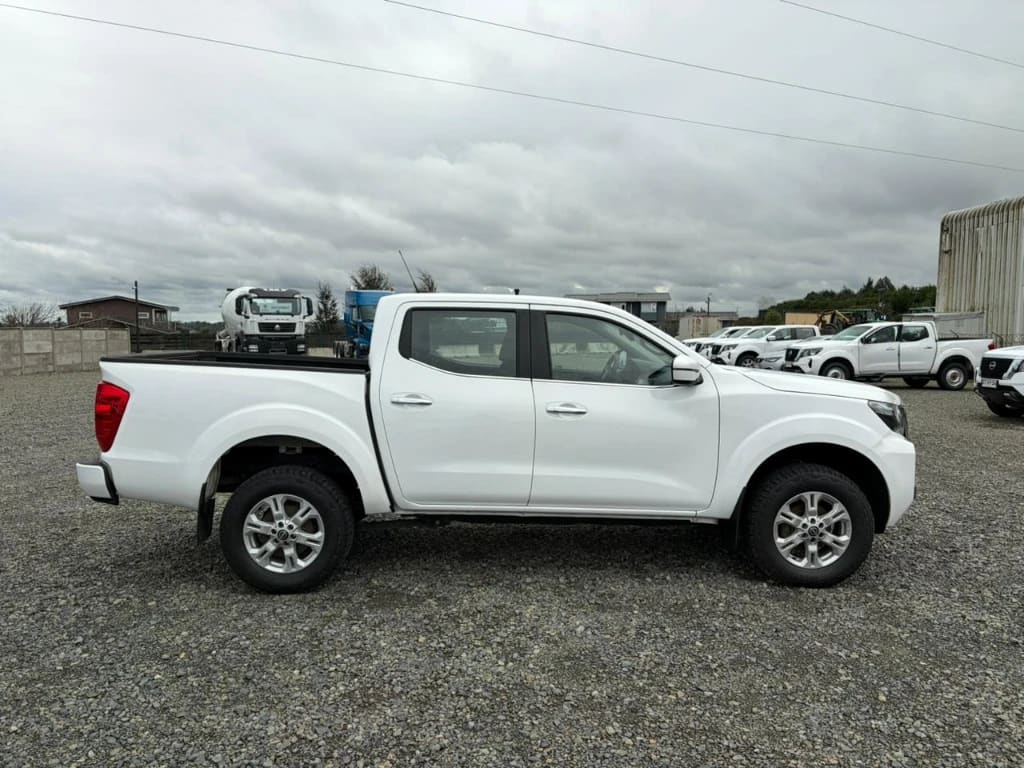 Nissan Navara D Cab Mt Xe 4x4 2.3 año 2023