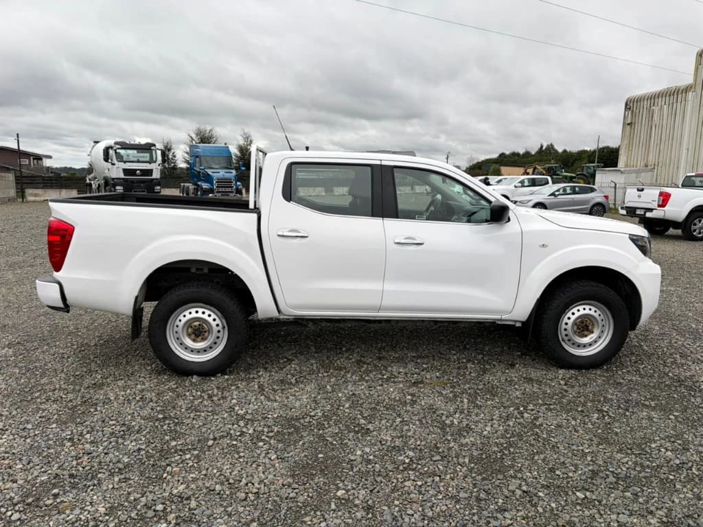 Nissan Navara D Cab Mt Se 4x4 2.3 año 2022