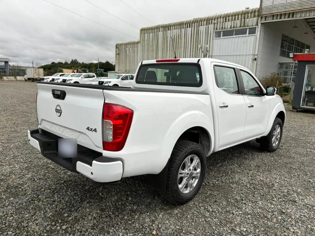 Nissan Navara D Cab Mt Xe 4x4 2.3 año 2023