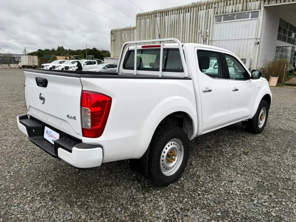 Nissan Navara D Cab Mt Se 4x4 2.3 año 2022