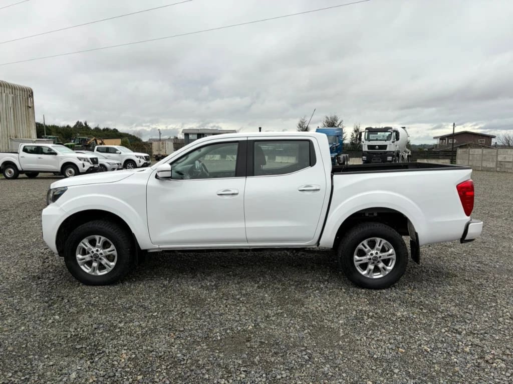 Nissan Navara D Cab Mt Xe 4x4 2.3 año 2023