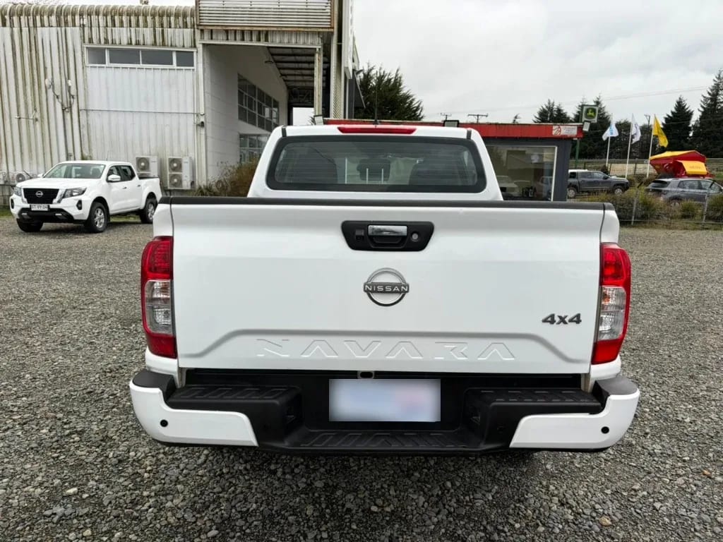 Nissan Navara D Cab Mt Xe 4x4 2.3 año 2023