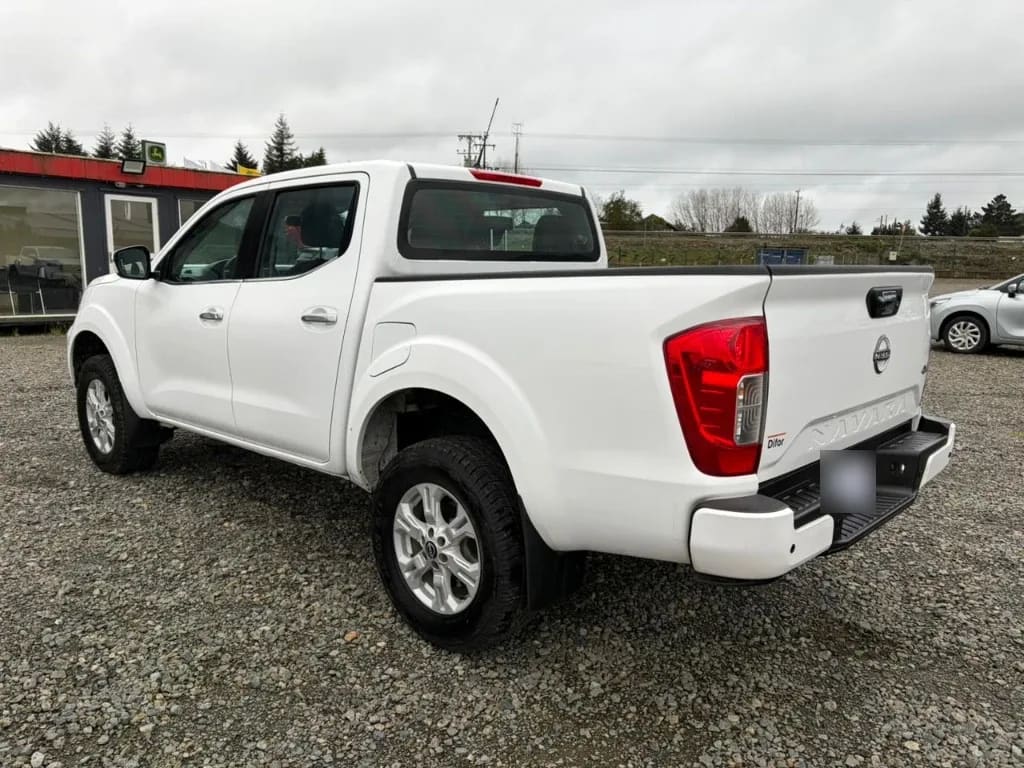 Nissan Navara D Cab Mt Xe 4x4 2.3 año 2023