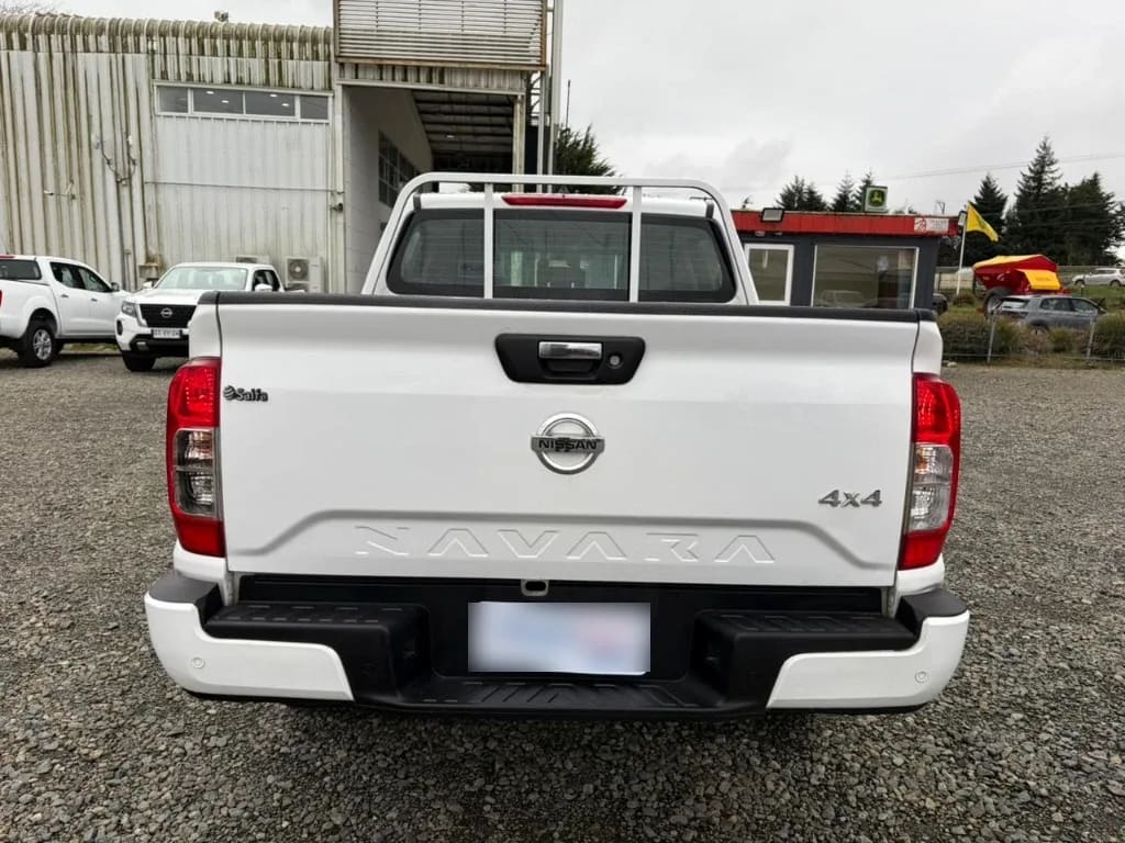 Nissan Navara D Cab Mt Se 4x4 2.3 año 2022
