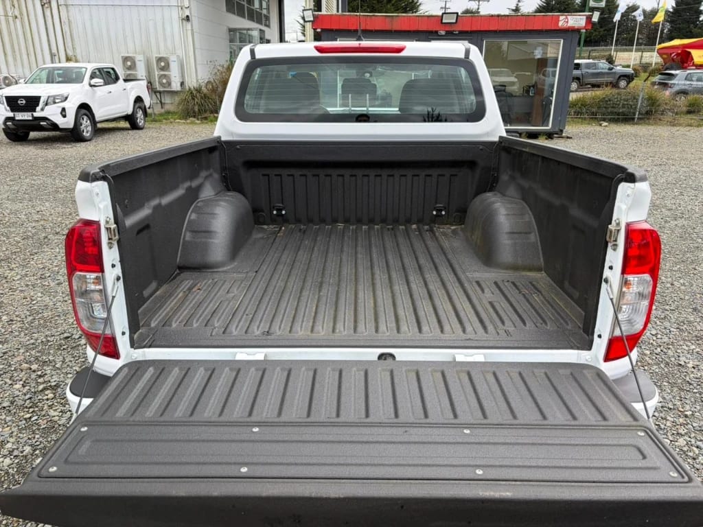Nissan Navara D Cab Mt Xe 4x4 2.3 año 2023