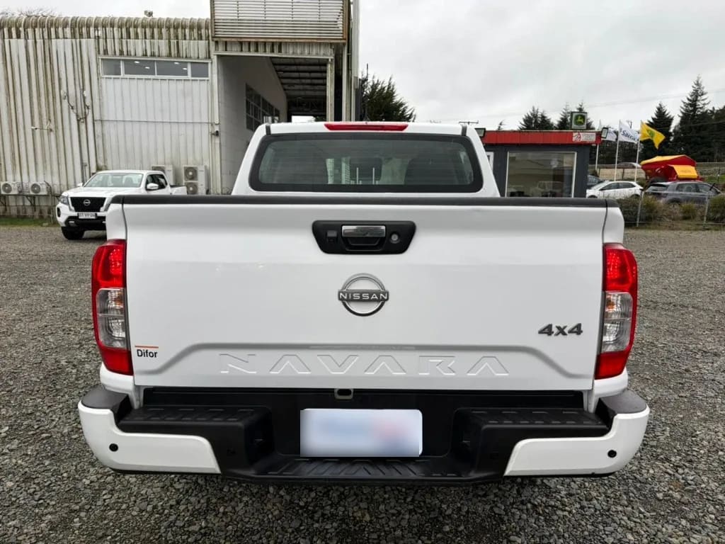 Nissan Navara D Cab Mt Xe 4x4 2.3 año 2023