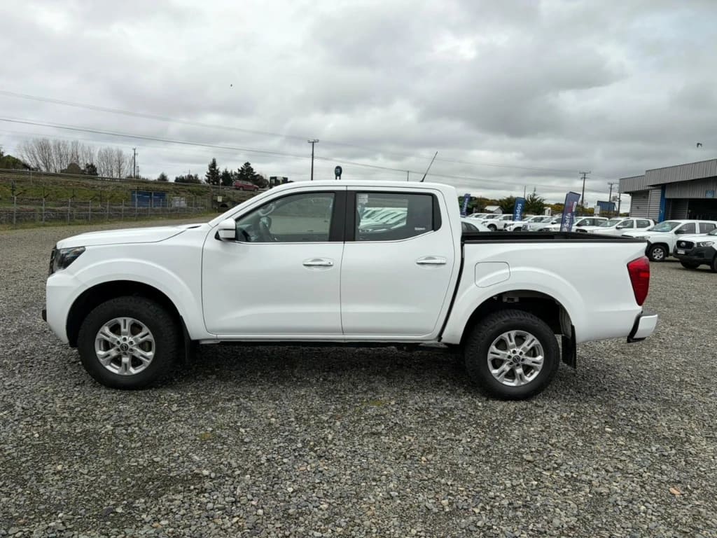 Nissan Navara D Cab Mt Xe 4x4 2.3 año 2023