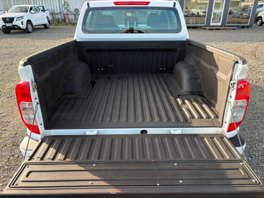 Nissan Navara D Cab Mt 4x4 2.3 Xe año 2023