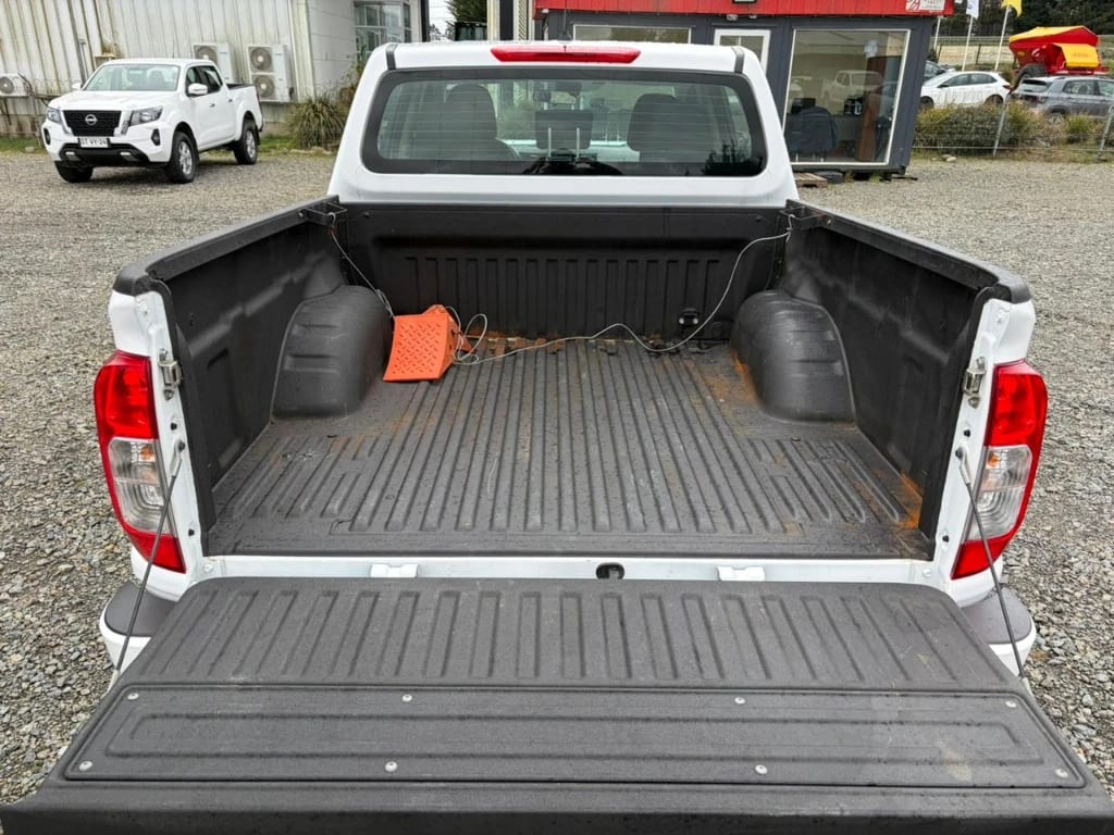 Nissan Navara D Cab Mt Xe 4x4 2.3 año 2023