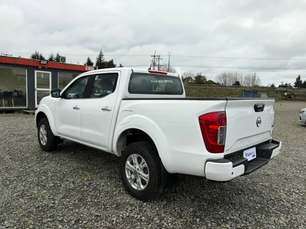 Nissan Navara D Cab Mt Xe 4x4 2.3 año 2023