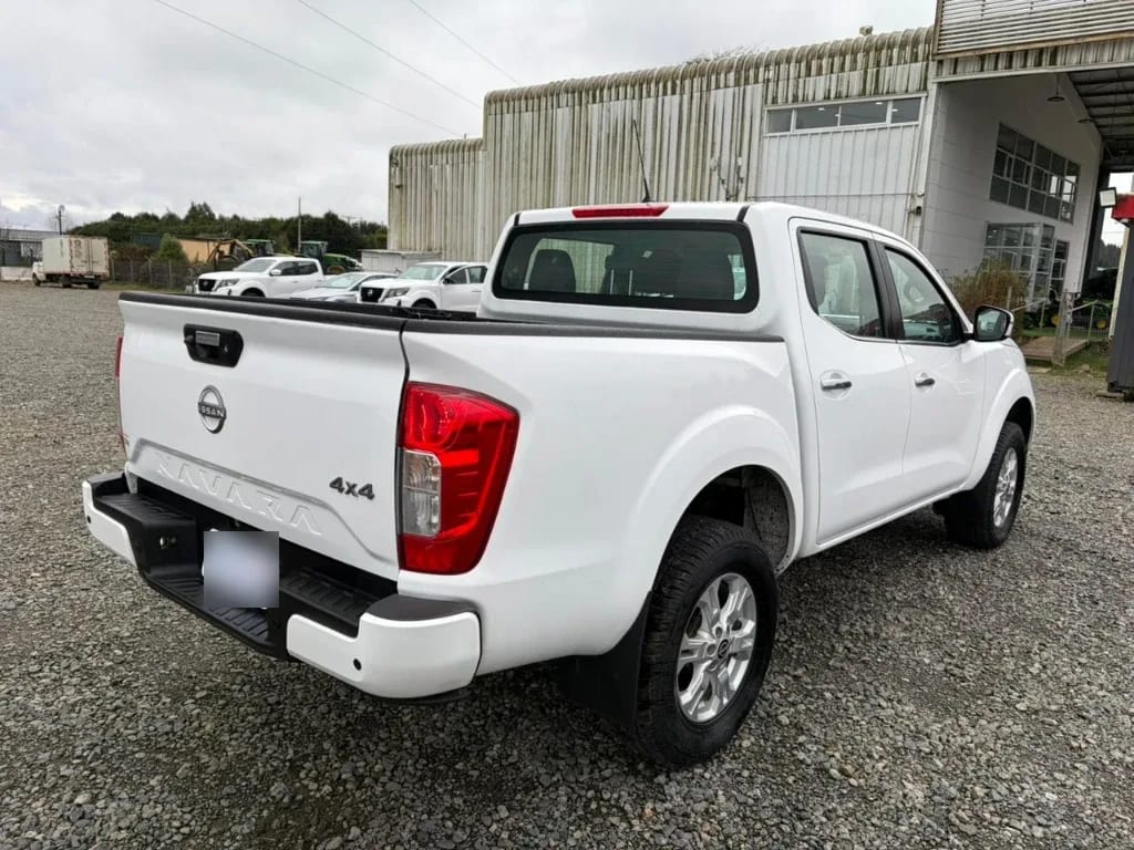 Nissan Navara D Cab Mt Xe 4x4 2.3 año 2023