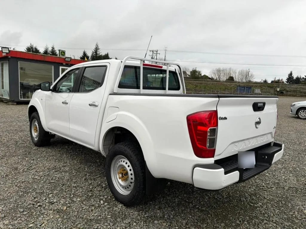 Nissan Navara D Cab Mt Se 4x4 2.3 año 2022