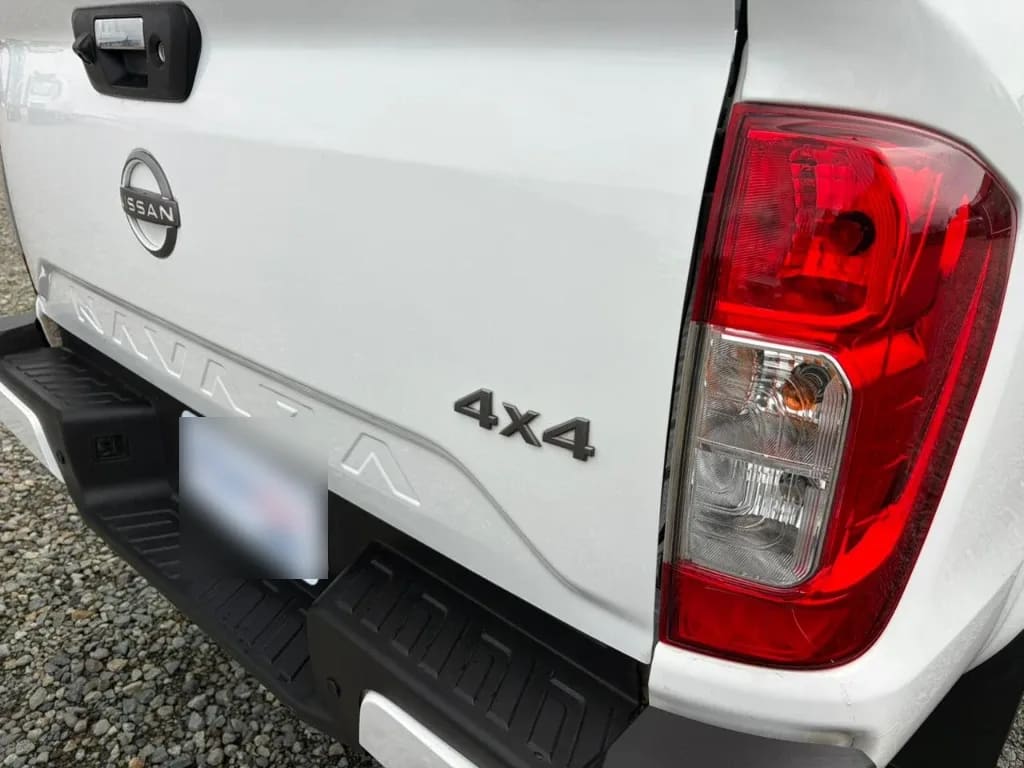 Nissan Navara D Cab Mt Xe 4x4 2.3 año 2023