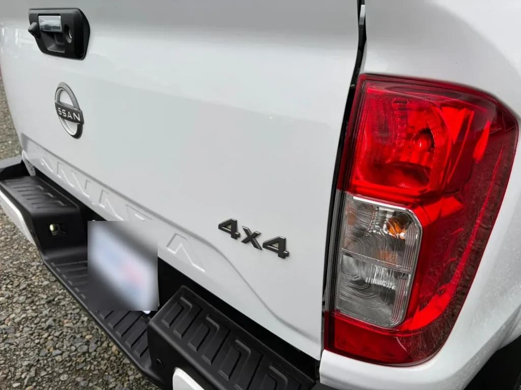 Nissan Navara D Cab Mt Xe 4x4 2.3 año 2023