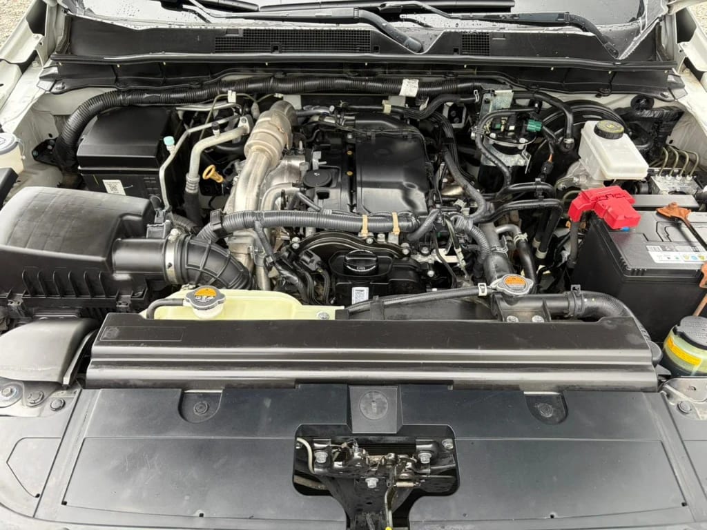 Nissan Navara D Cab Mt Se 4x4 2.3 año 2022