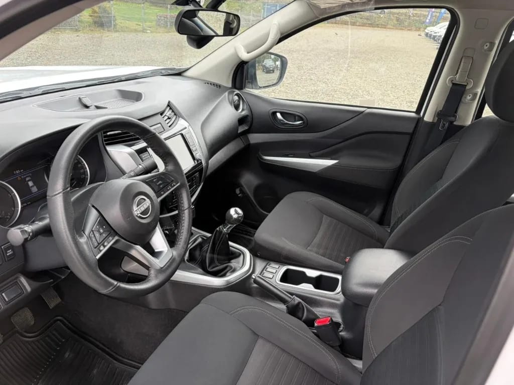 Nissan Navara D Cab Mt Xe 4x4 2.3 año 2023