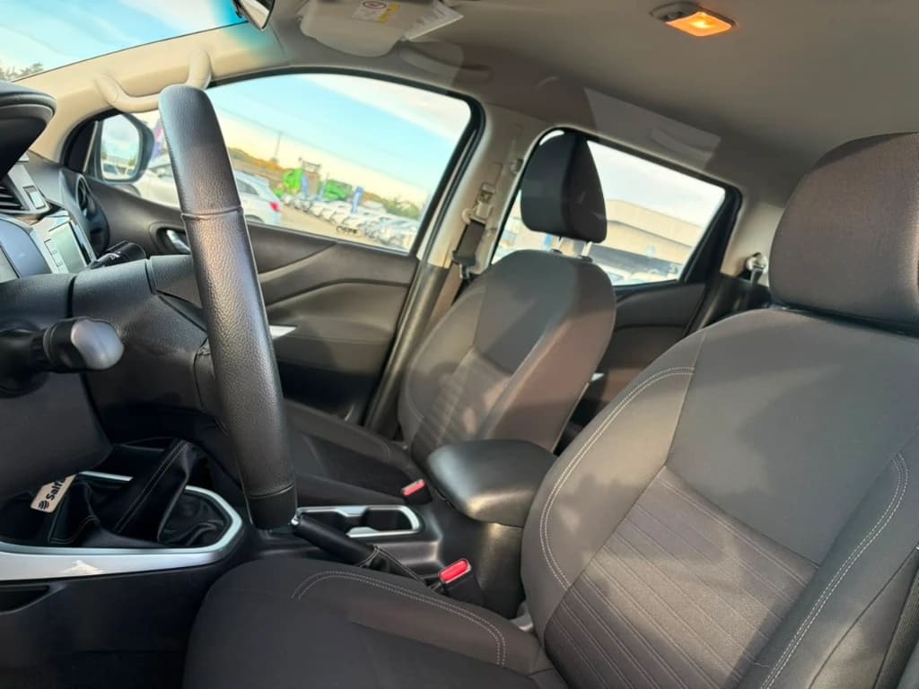 Nissan Navara D Cab Mt 4x4 2.3 Xe año 2023
