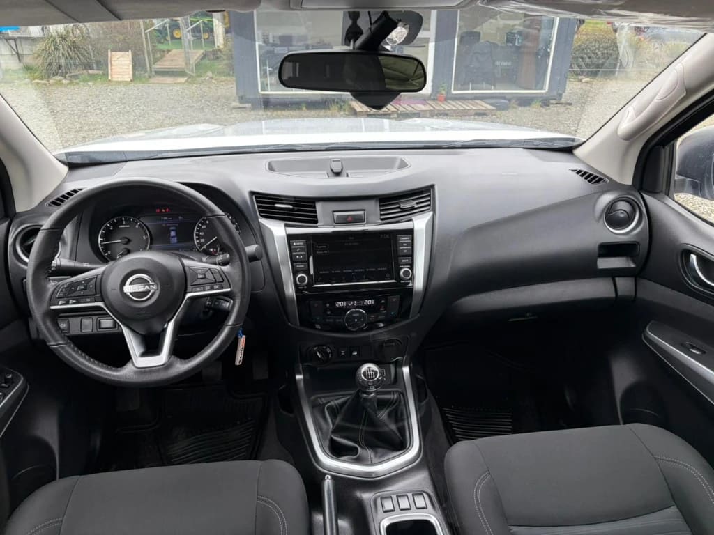 Nissan Navara D Cab Mt Xe 4x4 2.3 año 2023