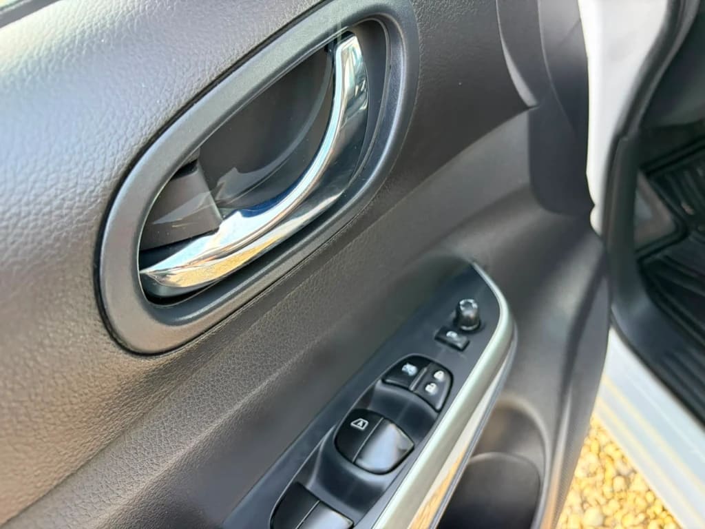 Nissan Navara D Cab Mt 4x4 2.3 Xe año 2023