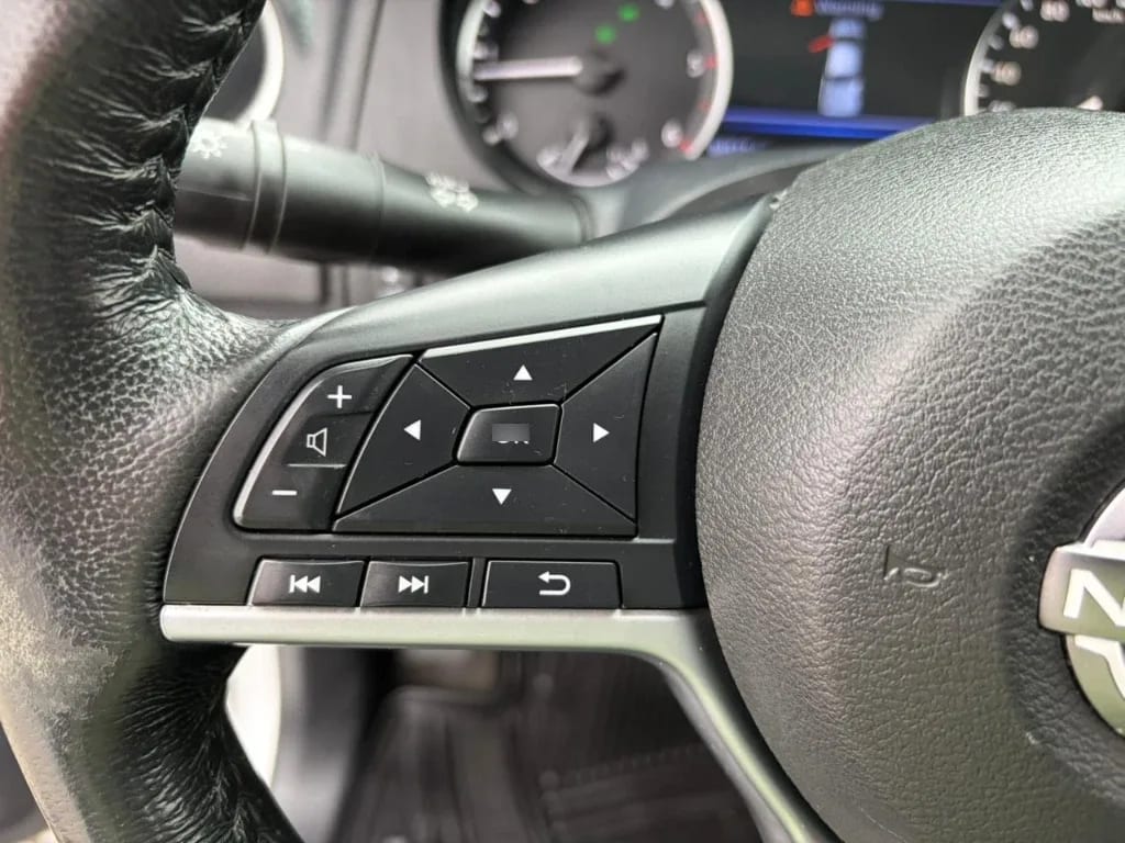 Nissan Navara D Cab Mt Xe 4x4 2.3 año 2023