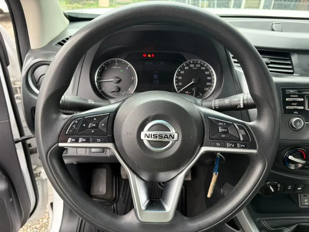 Nissan Navara D Cab Mt Se 4x4 2.3 año 2022