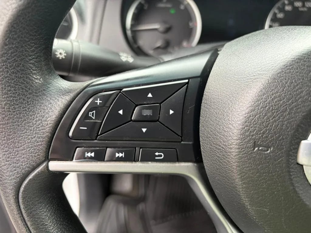 Nissan Navara D Cab Mt Se 4x4 2.3 año 2022