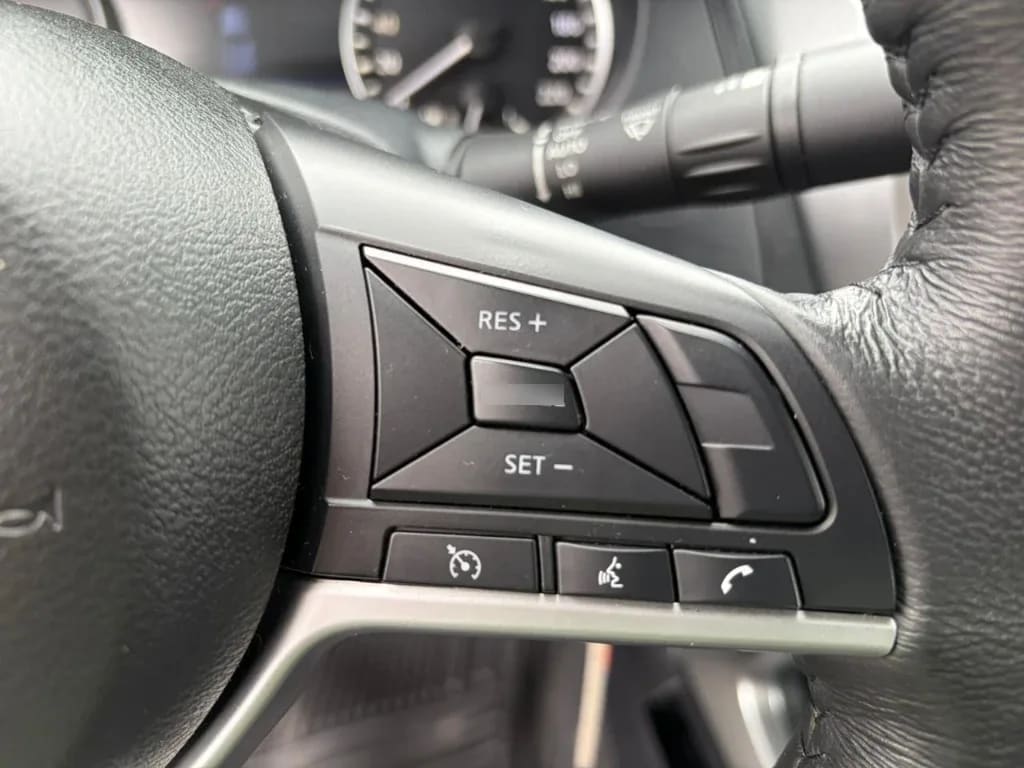 Nissan Navara D Cab Mt Xe 4x4 2.3 año 2023