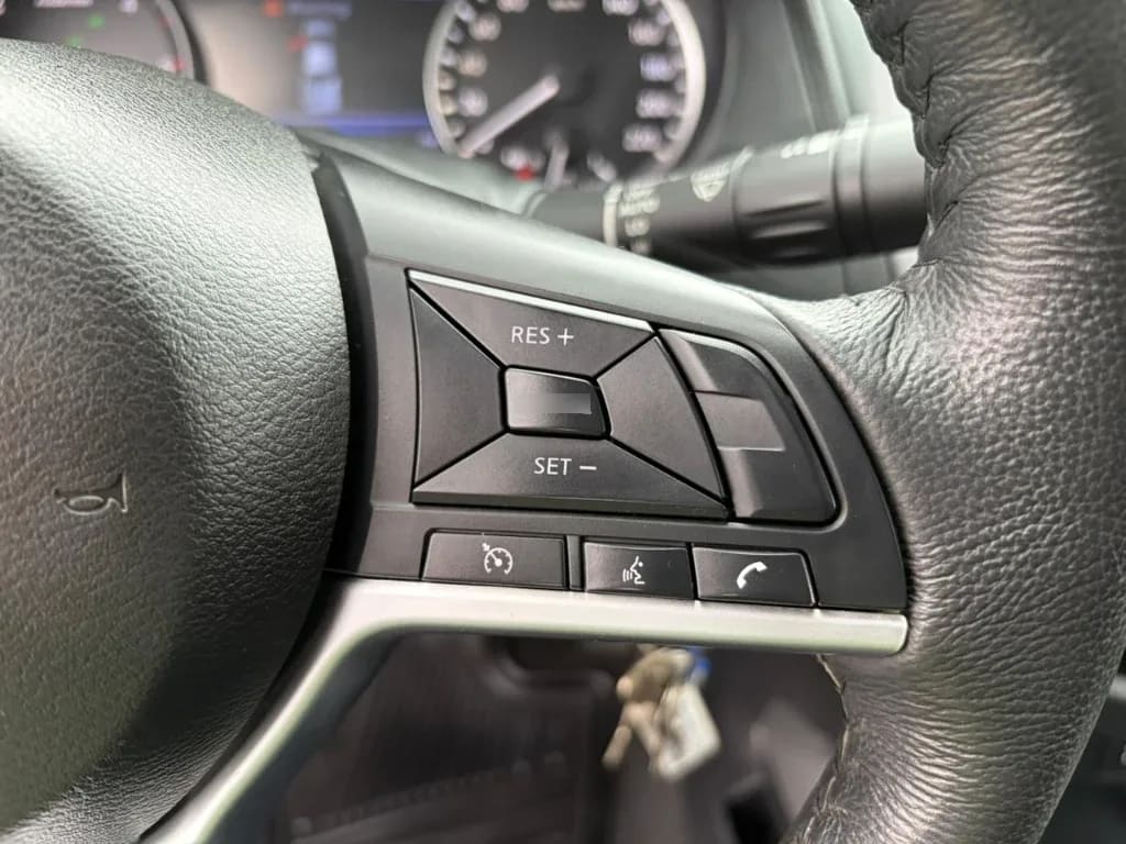 Nissan Navara D Cab Mt Xe 4x4 2.3 año 2023
