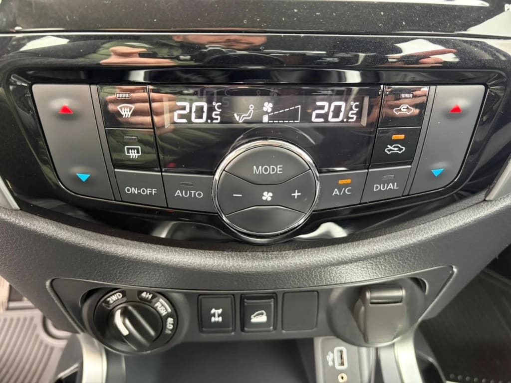 Nissan Navara D Cab Mt Xe 4x4 2.3 año 2023