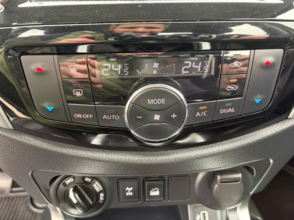 Nissan Navara D Cab Mt Xe 4x4 2.3 año 2023